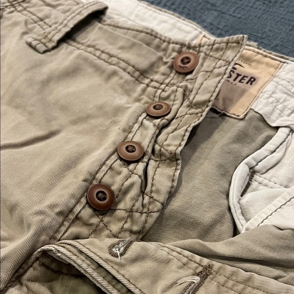 Hollister Men's Tan Flat Front Shorts - Picture 3 of 3